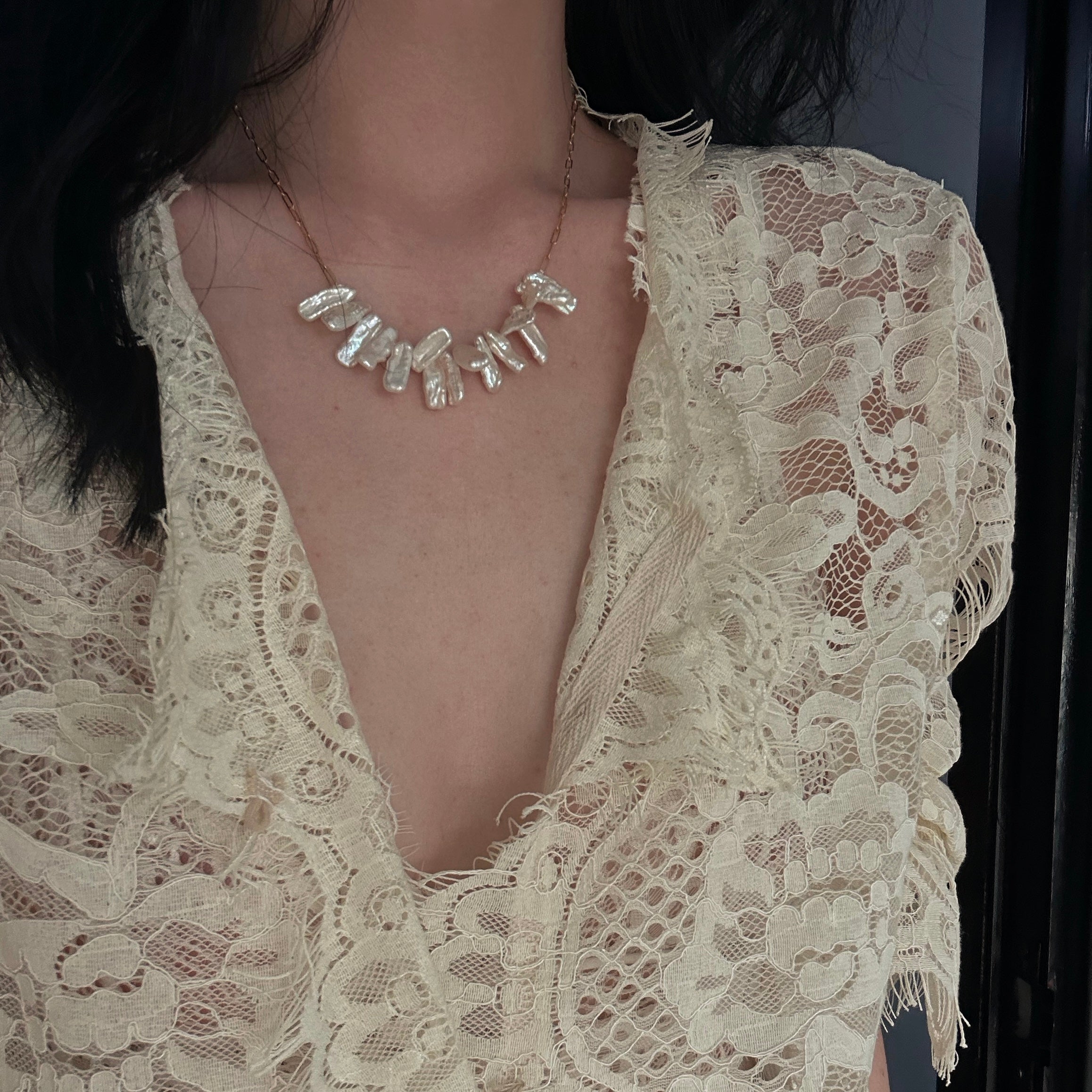 Graceful Curved Smile Baroque Pearl Necklace Chic Accessory